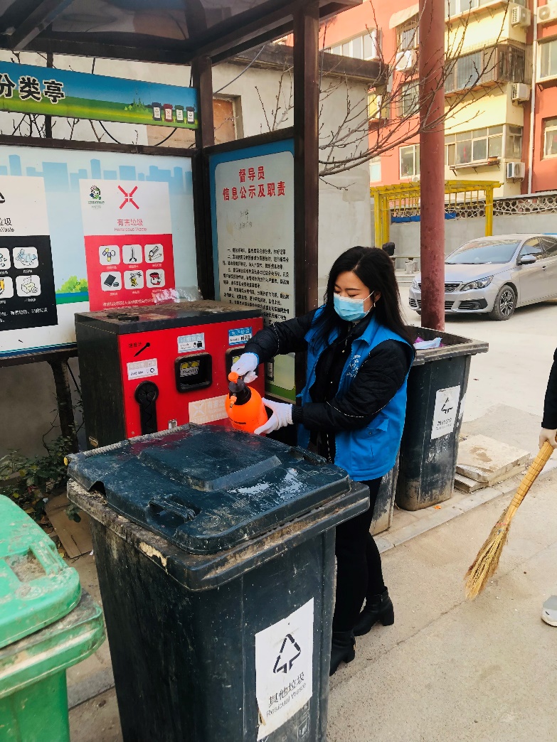 段店北路街道：维护垃圾分类亭，垃圾分类我先行
